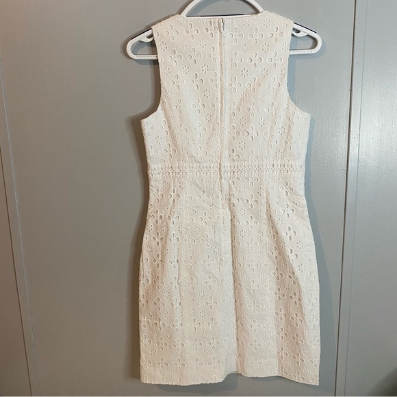 Lilly Pulitzer Resort White Floral Eyelet Preppy Summer Dress in Size 2 - Picture 2 of 8